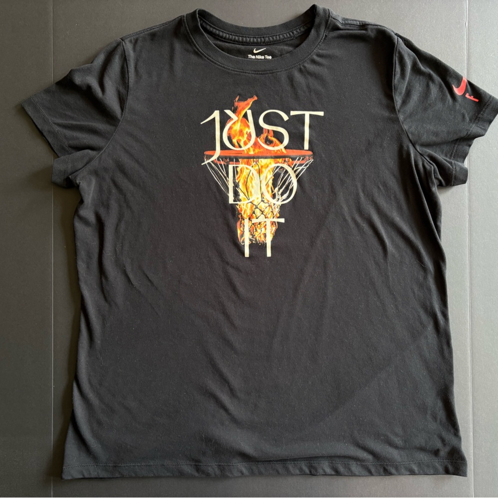 Women’s Nike Dri-Fit “Just Do It” Basketball Graphic T-Shirt – Size XL